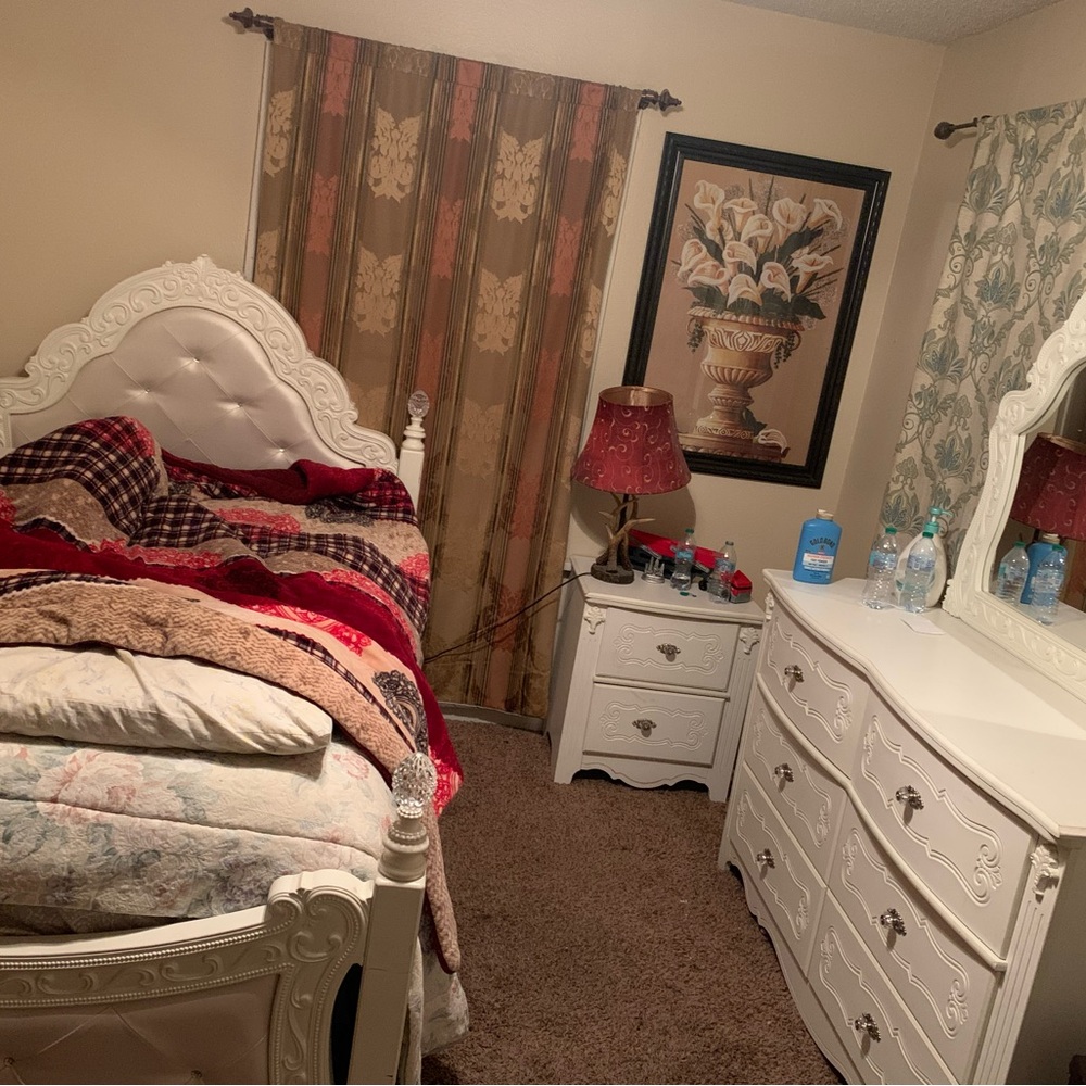 Red and Beige Furniture Cover Accents for a Cozy Look